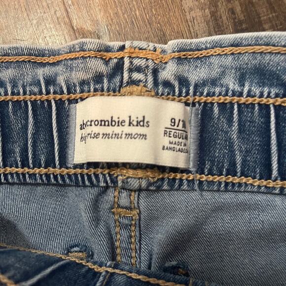 Abercrombie Kids High Rise Mini Mom Jeans | Size 9/10 | Relaxed Tapered Fit - Picture 3 of 4